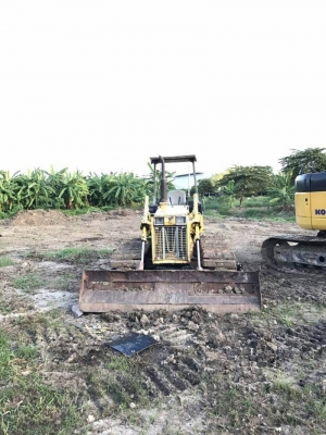 ขาย 165,000 แทรกเตอ KOMATSU D 20 PL -7 ทำงาน ดี เครื่องดี ปั้มดี  สภาพพร้อมใช้. เอกสารสัญญาซื้อขาย.   รถอยู่ นครปฐม โทร&amp;ไอดีไลน์ 0610710295