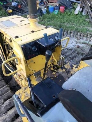 ขาย 165,000 แทรกเตอ KOMATSU D 20 PL -7 ทำงาน ดี เครื่องดี ปั้มดี  สภาพพร้อมใช้. เอกสารสัญญาซื้อขาย.   รถอยู่ นครปฐม โทร&amp;ไอดีไลน์ 0610710295