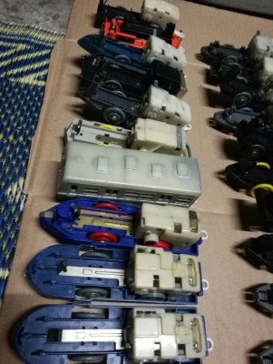 20 คัน 400 บ. ส่งฟรี083-2000058  LINE ID: line83292 หัวรถไฟของเล่นเป็นส่วนที่มีมอเตอร์และเพื่องเกียร์ขับ เอาไปดัดแปลงทำอื่นๆหรือใช้ทำอะไหล่ของเล่นต่างๆได้ ตามภาพ