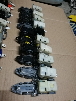 20 คัน 400 บ. ส่งฟรี083-2000058  LINE ID: line83292 หัวรถไฟของเล่นเป็นส่วนที่มีมอเตอร์และเพื่องเกียร์ขับ เอาไปดัดแปลงทำอื่นๆหรือใช้ทำอะไหล่ของเล่นต่างๆได้ ตามภาพ