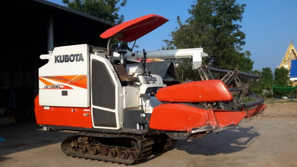 ขายรถเกี่ยวข้าว Kubota DC-70G รถอุ้ม ปี 55 ขายรถเกี่ยวข้าว Kubota DC-70G รถอุ้ม ปี 55