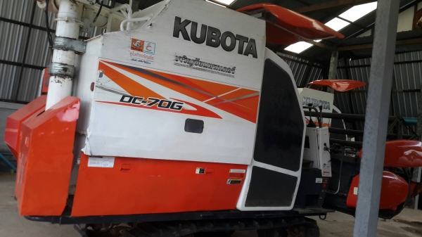 ขายรถเกี่ยวข้าว Kubota รุ่น DC-70G ปี 57