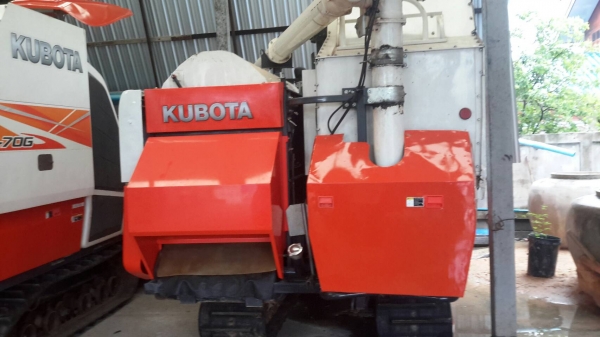 ขายรถเกี่ยวข้าว Kubota รุ่น DC-70G ปี 57