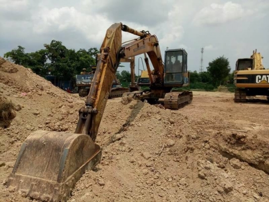 ขาย 325,000 บาท KOMATSU PC. 200-3 เครื่องดี ปั้มแรง โช่หนา คอนโทสั้น เอกสารอินวอยท์   รถอยู่ จ.ฉะเชิงเทรา โทร&amp;ไอดีไลน์ 0610710295