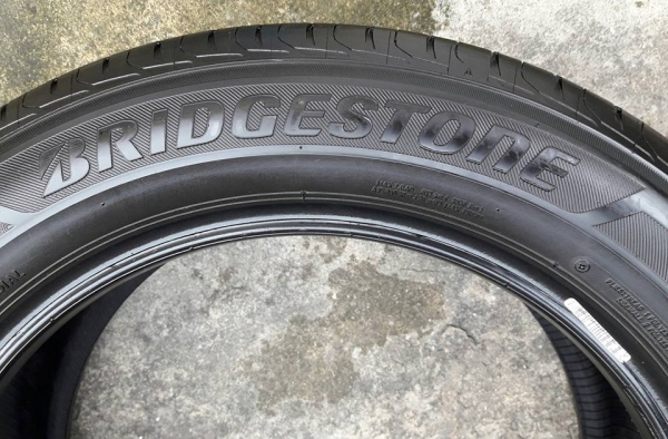 ยางBRIDGESTONE รุ่น TURANZA GR100 .205 55R16 สัปดาห์ที่19ปี2016 ลงพื้นจริงปลายปี2016 สภาพสวยมากๆ ดอกเยอะมากๆคุ้มสุดๆใช้อีกยาวๆไม่แพง ยางBRIDGESTONE รุ่น TURANZA GR100 .205 55R16 สัปดาห์ที่19ปี2016 ลงพื้นจริงปลายปี2016 สภาพสวยมากๆ ดอกเยอะมากๆคุ้มสุดๆใช้อีกยาวๆไม่แพง