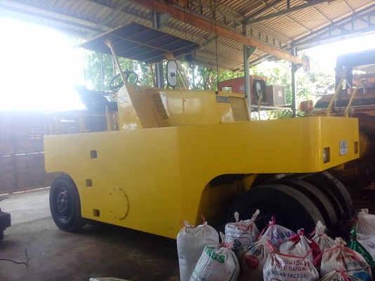 รถบดล้อยาง 9 ล้อ