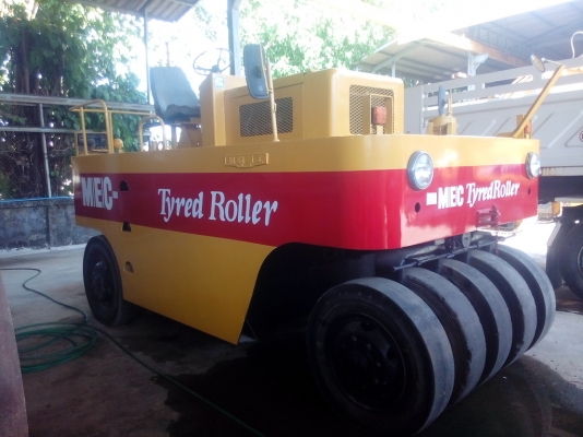 รถบดล้อยาง 9 ล้อ