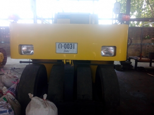 รถบดล้อยาง 9 ล้อ