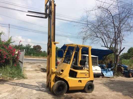 รถยกโตโยต้ารุ่นสาม 1 ตันสภาพดีพร้อมใช้เก่าญี่ปุ่นมีใบอินวอย