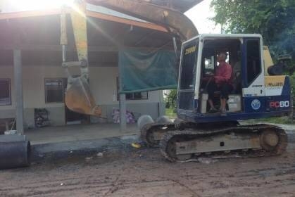 ขาย 365,000 KOMATSU PC60-6 สภาพสวยพร้อมใช้งาน เครื่องปั้มดี โซ่ช่วงล่างสวย มีใบดันหน้า รถใช้งานปกติ  รถอยู่ จ.สุรินทร์  090-772-3708 090-772-3710