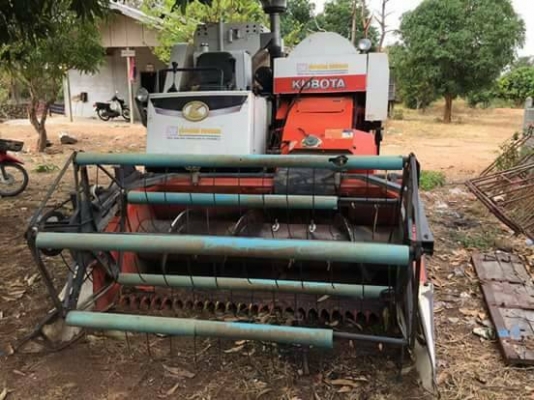 ขายรถเกี่ยวข้าวคูโบต้าDC60 รุ่นรองกระสอบ สภาพใช้งานทุกปี