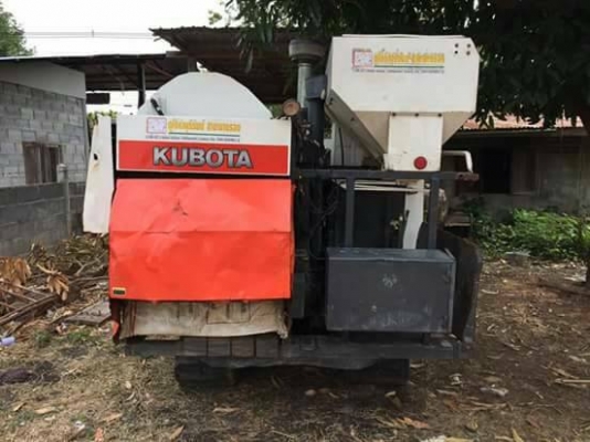 ขายรถเกี่ยวข้าวคูโบต้าDC60 รุ่นรองกระสอบ สภาพใช้งานทุกปี