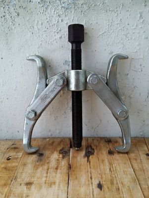 ขายสองขาถอดลูกปืนขนาดใหญ่22/3 BUCO MADE IN GERMANY. ใหม่เก่าเก็บ