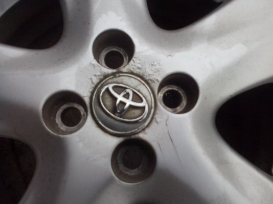ขายล้อแม็กแท้ติดรถ Toyota Vios 4 วง ยางเบอร์ 185/60/R 15 (ยางปี  15) ยางยี่ห้อ Dunlop มี 1 ล้อมีรอยเบียดฟุทบาธ 1 วง ไม่มากเท่าไหร่ สภาพดี
