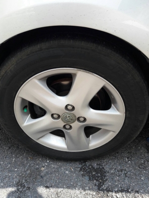 ขายล้อแม็กแท้ติดรถ Toyota Vios 4 วง ยางเบอร์ 185/60/R 15 (ยางปี  15) ยางยี่ห้อ Dunlop มี 1 ล้อมีรอยเบียดฟุทบาธ 1 วง ไม่มากเท่าไหร่ สภาพดี