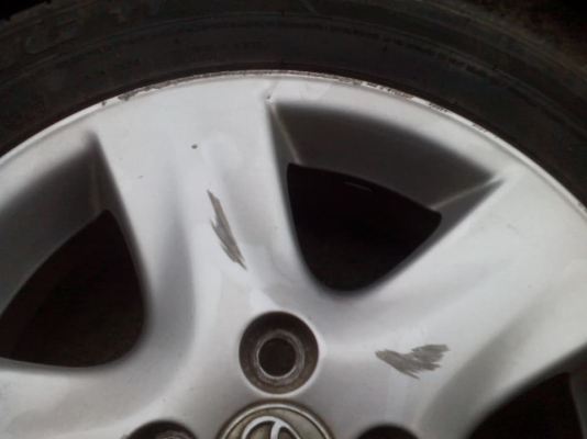 ขายล้อแม็กแท้ติดรถ Toyota Vios 4 วง ยางเบอร์ 185/60/R 15 (ยางปี  15) ยางยี่ห้อ Dunlop มี 1 ล้อมีรอยเบียดฟุทบาธ 1 วง ไม่มากเท่าไหร่ สภาพดี