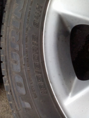 ขายล้อแม็กแท้ติดรถ Toyota Vios 4 วง ยางเบอร์ 185/60/R 15 (ยางปี  15) ยางยี่ห้อ Dunlop มี 1 ล้อมีรอยเบียดฟุทบาธ 1 วง ไม่มากเท่าไหร่ สภาพดี
