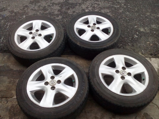 ขายล้อแม็กแท้ติดรถ Toyota Vios 4 วง ยางเบอร์ 185/60/R 15 (ยางปี  15) ยางยี่ห้อ Dunlop มี 1 ล้อมีรอยเบียดฟุทบาธ 1 วง ไม่มากเท่าไหร่ สภาพดี