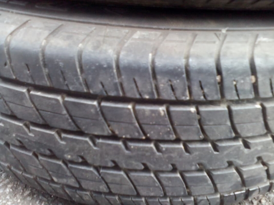 ขายล้อแม็กแท้ติดรถ Toyota Vios 4 วง ยางเบอร์ 185/60/R 15 (ยางปี  15) ยางยี่ห้อ Dunlop มี 1 ล้อมีรอยเบียดฟุทบาธ 1 วง ไม่มากเท่าไหร่ สภาพดี