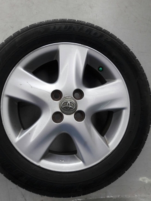 ขายล้อแม็กแท้ติดรถ Toyota Vios 4 วง ยางเบอร์ 185/60/R 15 (ยางปี  15) ยางยี่ห้อ Dunlop มี 1 ล้อมีรอยเบียดฟุทบาธ 1 วง ไม่มากเท่าไหร่ สภาพดี