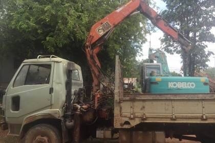 ขาย 325,000 บาท HINO FC174 ยาว 5 เมตร ติดเฮียบ 3 ตัน เครื่อง EH500-150 แรง หัวบาง ยางดี คัสชีสวย เอกสารเล่มทะเบียน  รถอยู่ จ.นครพนม โทร&amp;ไอดีไลน์ 0610710295