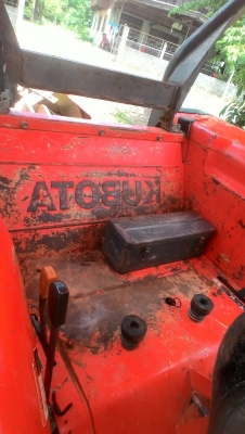 รถไถ 47  รถไถ 47 แรงอุปกร 2 ชิ้น    ยีห้อตราช้าง   รถปี 54    ช.ม 1300  นิดฯฯ  พร้อมลุยงาน ราคาเบา ฯ   300000 บาท ทะเบียนพร้อม  ดูรถ อ. ราษีไศล จ .ศรีสะเกษ   วันทูคอล 098 668-3479 dtac 094 283-9369 สิทธิ์ คับ