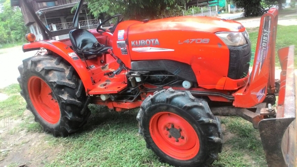 รถไถ 47  รถไถ 47 แรงอุปกร 2 ชิ้น    ยีห้อตราช้าง   รถปี 54    ช.ม 1300  นิดฯฯ  พร้อมลุยงาน ราคาเบา ฯ   300000 บาท ทะเบียนพร้อม  ดูรถ อ. ราษีไศล จ .ศรีสะเกษ   วันทูคอล 098 668-3479 dtac 094 283-9369 สิทธิ์ คับ