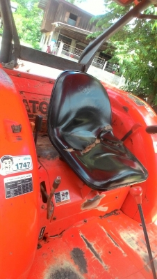 รถไถ 47  รถไถ 47 แรงอุปกร 2 ชิ้น    ยีห้อตราช้าง   รถปี 54    ช.ม 1300  นิดฯฯ  พร้อมลุยงาน ราคาเบา ฯ   300000 บาท ทะเบียนพร้อม  ดูรถ อ. ราษีไศล จ .ศรีสะเกษ   วันทูคอล 098 668-3479 dtac 094 283-9369 สิทธิ์ คับ