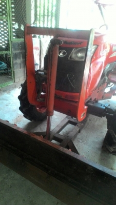 รถไถ 47  รถไถ 47 แรงอุปกร 2 ชิ้น    ยีห้อตราช้าง   รถปี 54    ช.ม 1300  นิดฯฯ  พร้อมลุยงาน ราคาเบา ฯ   300000 บาท ทะเบียนพร้อม  ดูรถ อ. ราษีไศล จ .ศรีสะเกษ   วันทูคอล 098 668-3479 dtac 094 283-9369 สิทธิ์ คับ