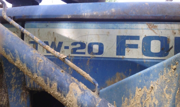 รถไถFORD TW-20 4WD...เล่มทะเบียน รถสวยพร้อมใช้ รถไถFORD TW-20 4WD...เล่มทะเบียน รถสวยพร้อมใช้