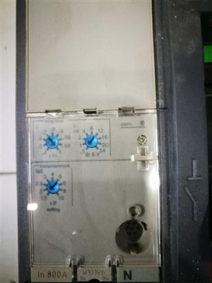 ขายเมนเบรกเกอร์ 800A Schneider 2 ตัว ขายเมนเบรกเกอร์ 800A Schneider 2 ตัว