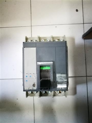 ขายเมนเบรกเกอร์ 800A Schneider  2 ตัว