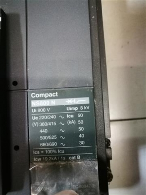 ขายเมนเบรกเกอร์ 800A Schneider 2 ตัว ขายเมนเบรกเกอร์ 800A Schneider 2 ตัว