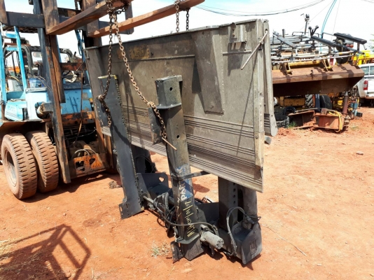 ส่งฝาปิดท้าย ลิฟท์ยกของสำหรับรถบรรทุกหกล้อ / สิบล้อ เทลเลอร์ไปปทุมครับ