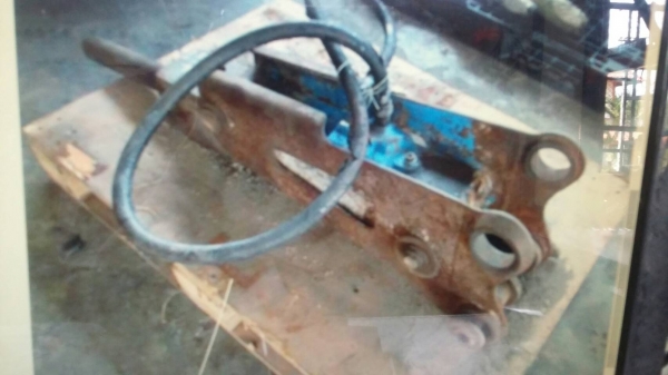 ขายหัวกระแทกสำหรับรถขุด 40-50 ***เก่าจากนอก ยังไม่เคยใช้งานในไทย ขายราคา 60,000 บาท ติดต่อ089-2619445