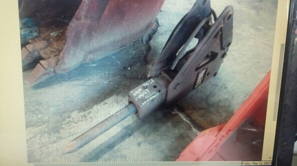 ขายหัวกระแทกสำหรับรถขุด 40-50 ***เก่าจากนอก ยังไม่เคยใช้งานในไทย ขายราคา 60,000 บาท ติดต่อ 089-2619445