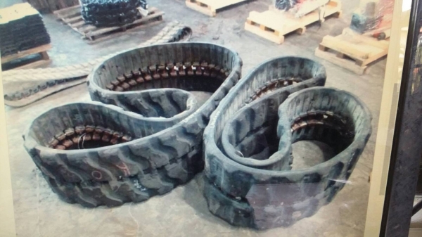 ขายแทรคยางรถขุดไซค์400X73X7.25 มี73ข้อ ใส่รถขุด 40-50 เช่น MITSUBISHI /KUBOTA/ KATO ข้อกว้าง ขายราคา 35,000 บาท ติดต่อ089-2619445 ขายแทรคยางรถขุดไซค์400X73X7.25 มี73ข้อ ใส่รถขุด 40-50 เช่น MITSUBISHI /KUBOTA/ KATO ข้อกว้าง ขายราคา 35,000 บาท ติดต่อ089-2619445