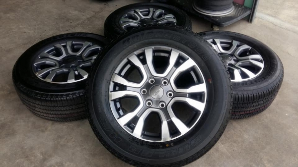 ขายล้อแม็กป้ายแดงถอดศูนย์ ranger 18&quot; ยางปี17 สนใจติดต่อร้าน ก.เจริญการยางครับ 081-3747940