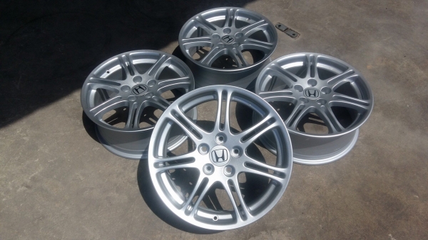 ขายล้อแม็ก civic fd 17&quot;&times;7&quot; สนใจติดต่อร้าน ก.เจริญการยางครับ 081-3747940