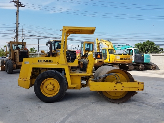 ขายรถบดอัดสั่นสะเทือนล้อเรียบ 5.5 ตัน BOMAG BW172AD นำเข้าจาก USA แท้ 100\% สภาพสวย ไม่เคยใช้งานในไทย