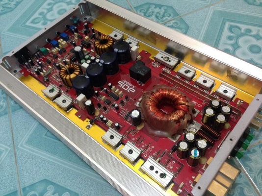 แอมป์คลาสดี aos A-4000D (ยาว39เซน)มือสองสภาพสวยอะไหล่งานเกรด มัดไฟลูกหย่ายๆ ขั่วไฟหย่ายๆใช้งานปกติ เบสดีมากหนักแน่นขับ10&quot;-12&quot;หล่อว้อยไม่เกิน3&quot;ได้ ขาย 2650 บาท สนใจ0892425454 อยู่สระบุรีส่งได้