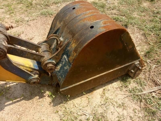 KOMATSU PC60-3 ราคา 265,000 บาท เครื่องดี ปั้มแรง  โช่หนา เอวแน่น เอกสารชื้อขาย  รถอยู่ จ.ร้อยเอ็ด โทร&amp;ไอดีไลน์ 0610710295