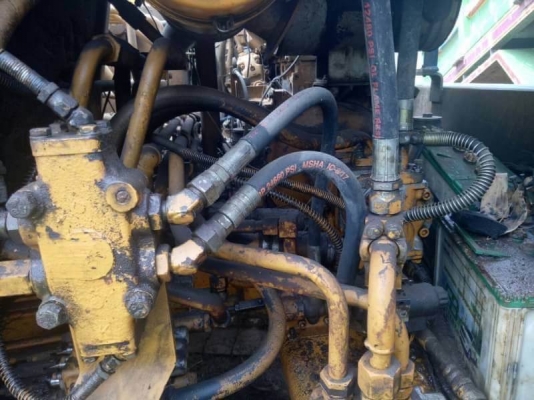 KOMATSU PC60-3 ราคา 265,000 บาท เครื่องดี ปั้มแรง  โช่หนา เอวแน่น เอกสารชื้อขาย  รถอยู่ จ.ร้อยเอ็ด โทร&amp;ไอดีไลน์ 0610710295