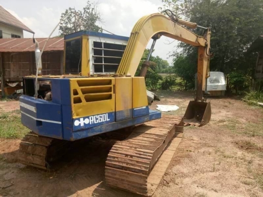 KOMATSU PC60-3 ราคา 265,000 บาท เครื่องดี ปั้มแรง  โช่หนา เอวแน่น เอกสารชื้อขาย  รถอยู่ จ.ร้อยเอ็ด โทร&amp;ไอดีไลน์ 0610710295