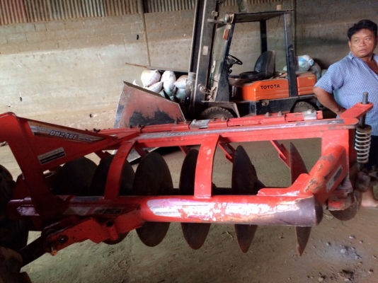 รถไถ 47 แรง L 4708 sp ปี 57 ช.ม.500 นิดฯฯ อุปกร 3 อย่าง ตราช้าง หมด ราคา 495000 บาท ดูรถที จ.สกลนคร สอบถามทีเบอร์ 098 668-3479 dtac 094 283-9369 สิทธิ์ คับ