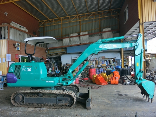 ขายรถขุด KOMATSU PC30-7 สภาพพร้อมใช้งาน ระบบเร็วแรง เครื่องสวย พร้อมทำสี  ราคา 400,000 บาท มีวีดีโอให้ชม ติดต่อเจ้าของโดยตรง:096-5411713 หรือ 092-5768909 {วัชรัตน์}