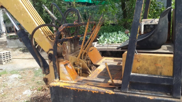 ขายด่วน แม็คโคร เล็ก สภาพพร้อมใช้งาน เครื่องปั้มดี โซ่ช่วงล่างพร้อมใช้งาน เอกสารสัญญาซื้อขาย