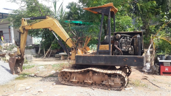 ขายด่วน แม็คโคร เล็ก สภาพพร้อมใช้งาน เครื่องปั้มดี โซ่ช่วงล่างพร้อมใช้งาน เอกสารสัญญาซื้อขาย