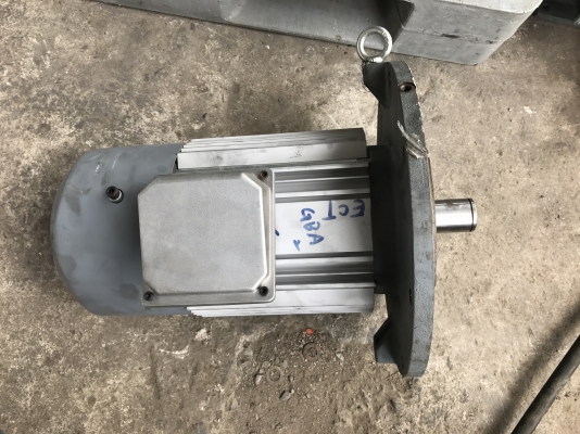 ขายมอเตอร์หน้าแปลนมีระบบเบรคในตัว Sumitomo 5HP. 1450rpm. 380V ของใหม่ออกจากโรงงาน ยังไม่ได้ส่งทำสี มี 2ตัวครับ