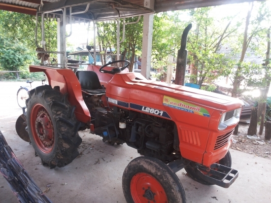 รถไถนั่งขับ KUBOTA L2601 3 สูบ 26 แรง